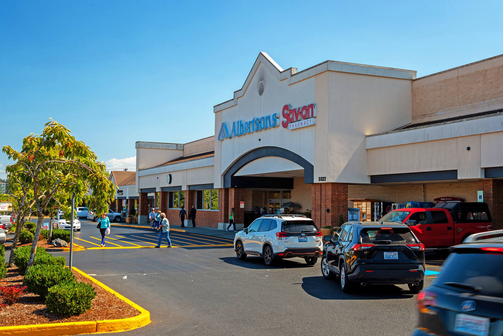 thomas lake shopping center