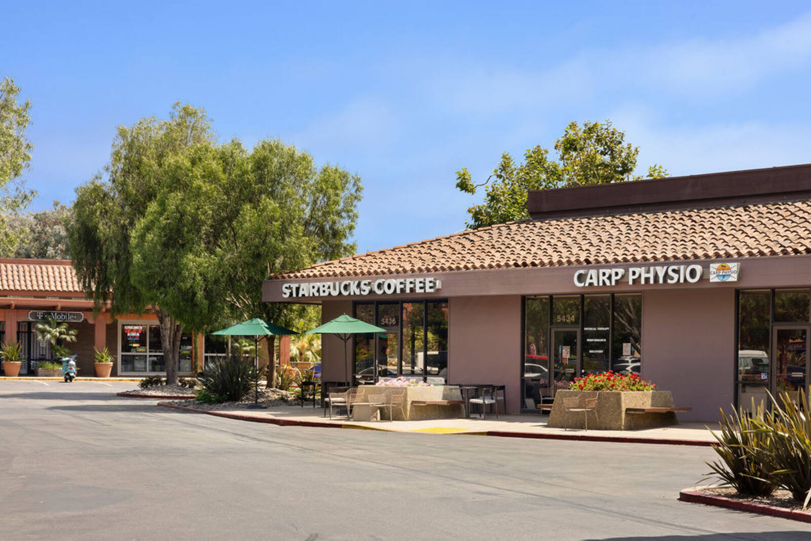 casitas plaza shopping center