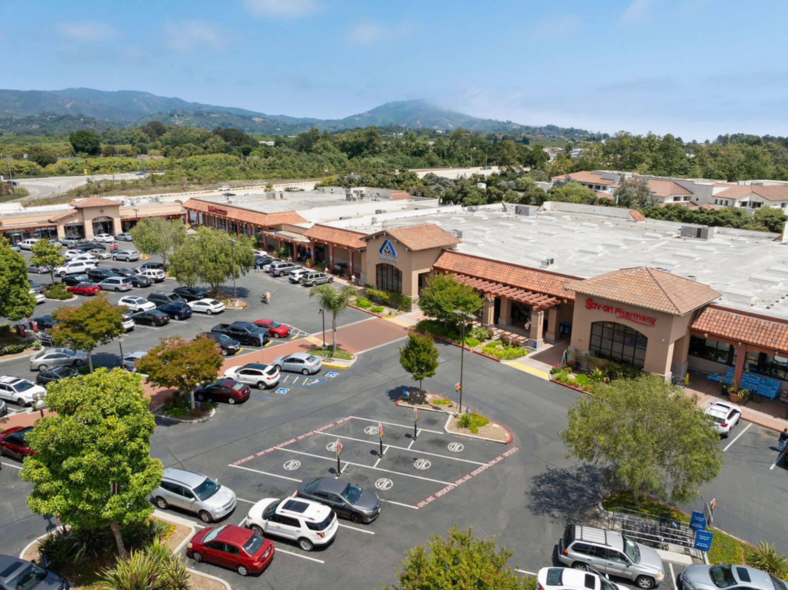 casitas plaza shopping center